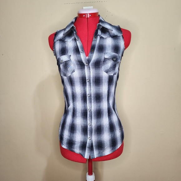 Guess Sleeveless Plaid Shirt - Picture 3 of 9